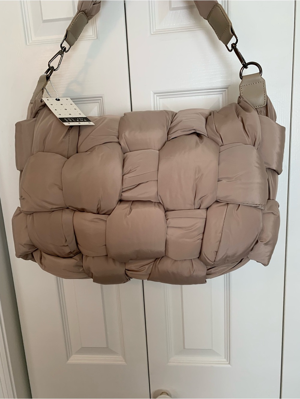 NWT- SOUL and SELENE Extra Large Women’s Quilted Puffer Bag.